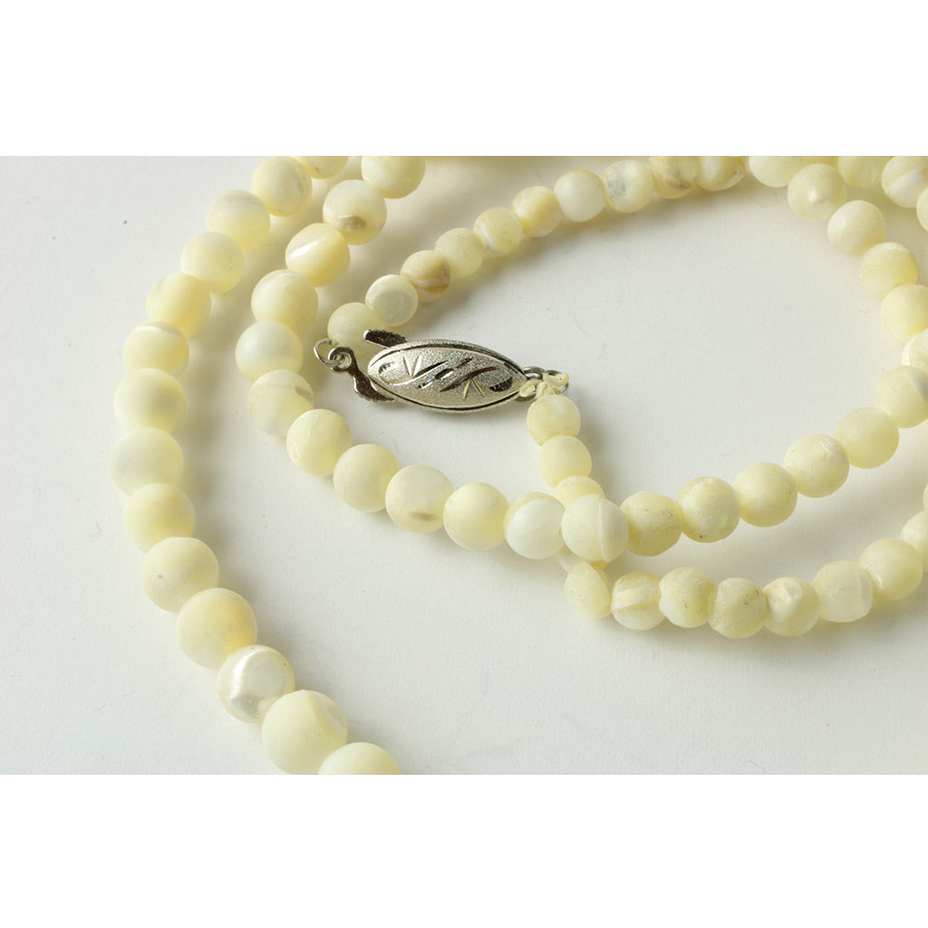 Halskæde af drejet perlemor