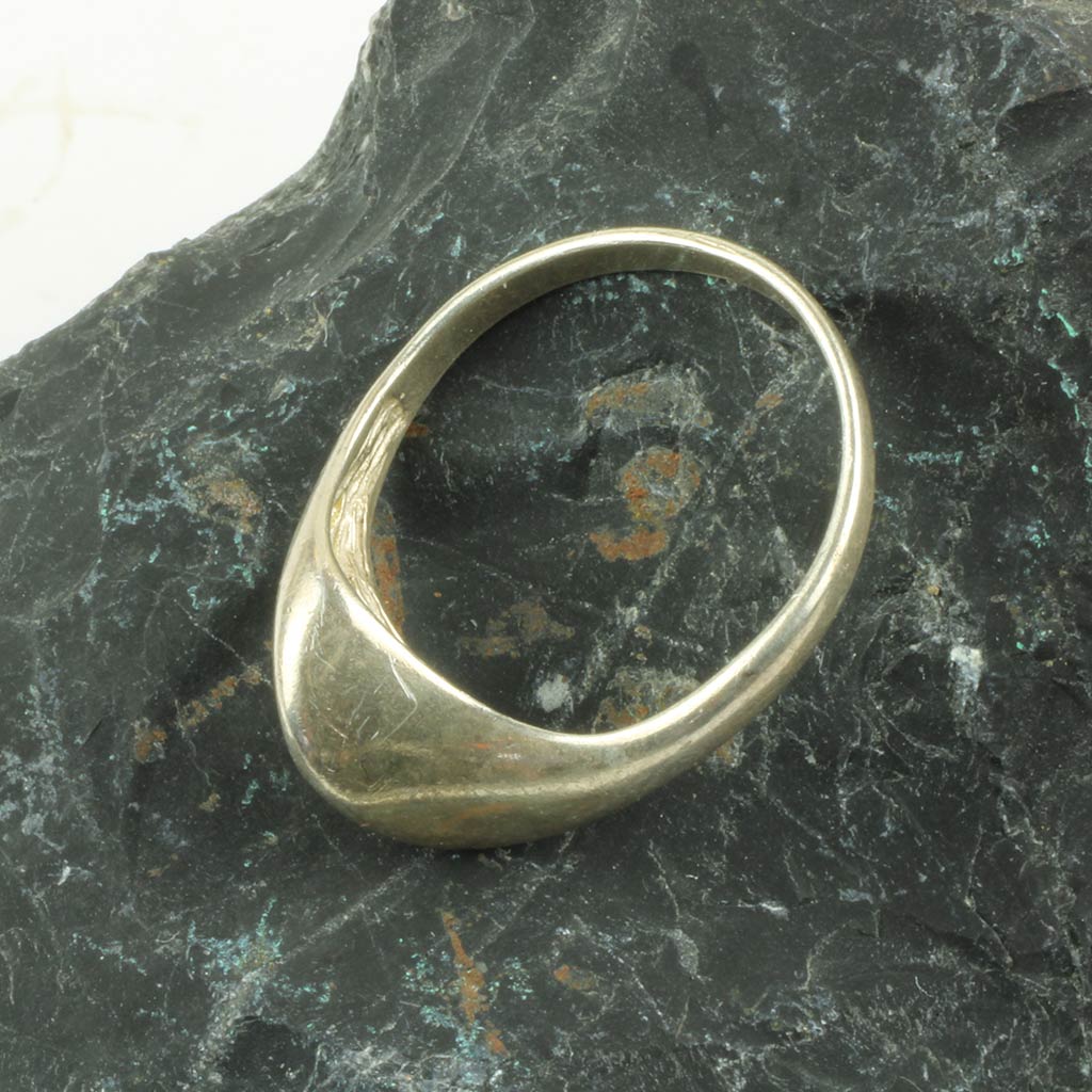 Organisk formet ring af sterlingsølv stemplet 925 DENMARK