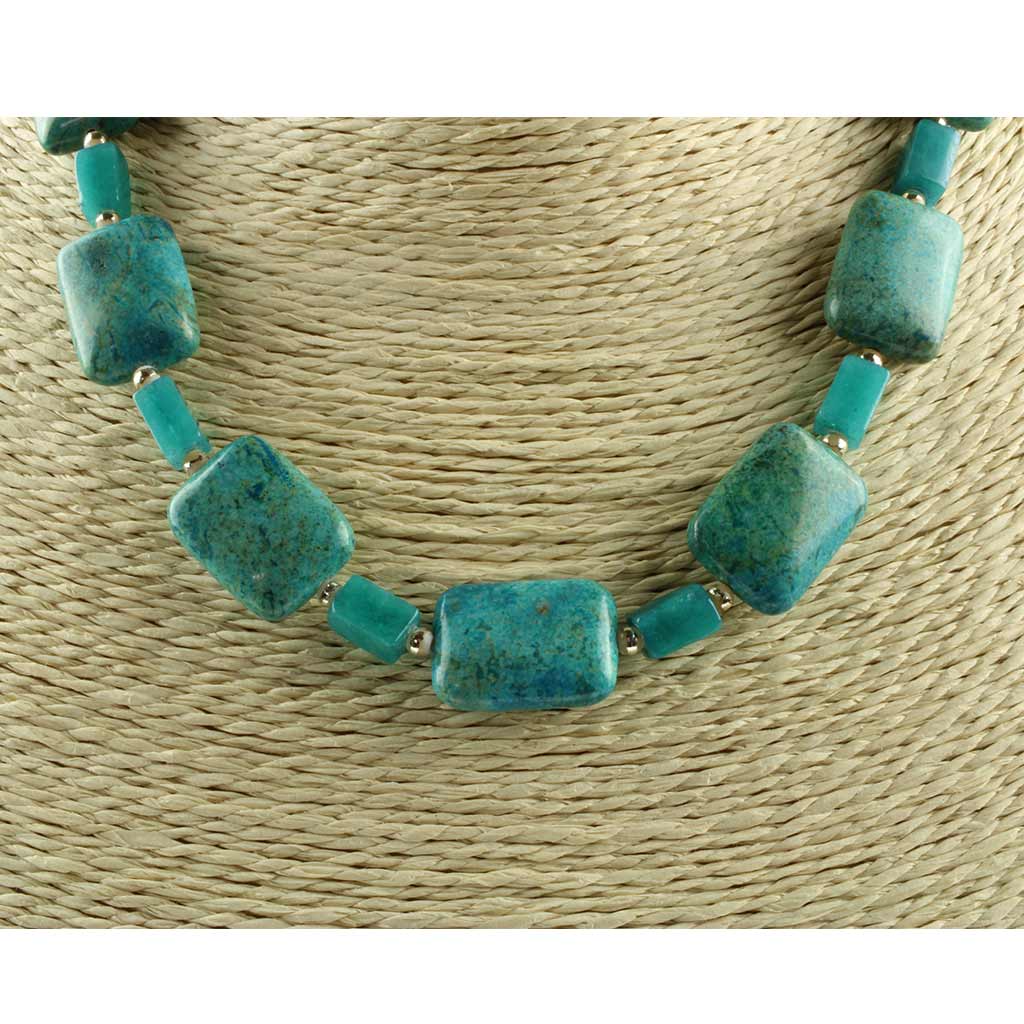 Halskæde med turkisfarvet sten