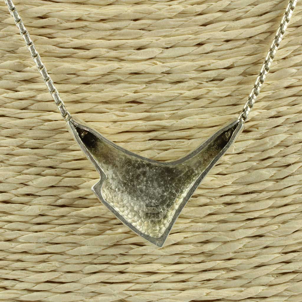 N.E. From halskæde af sterlingsølv