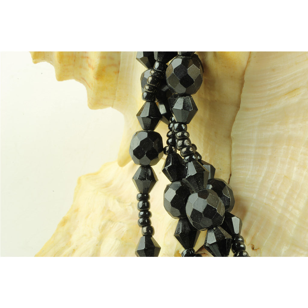 Victoriansk perle halskæde af håndslebne og støbte glasperler