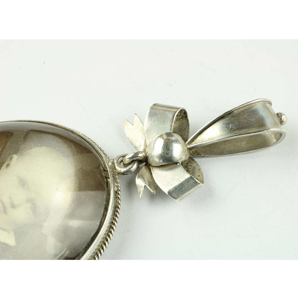 Antik medaljon af sølv med portræt ca. 1880