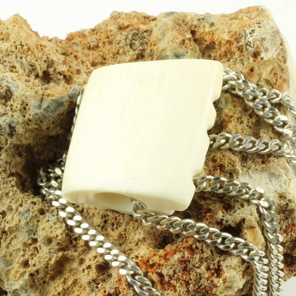 Jens Aagaard halskæde med vedhæng Grønlandsk skæring