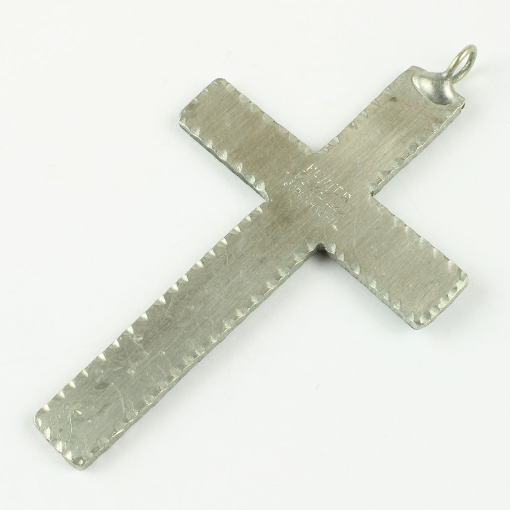 Udført som håndarbejde og ikke støbt.