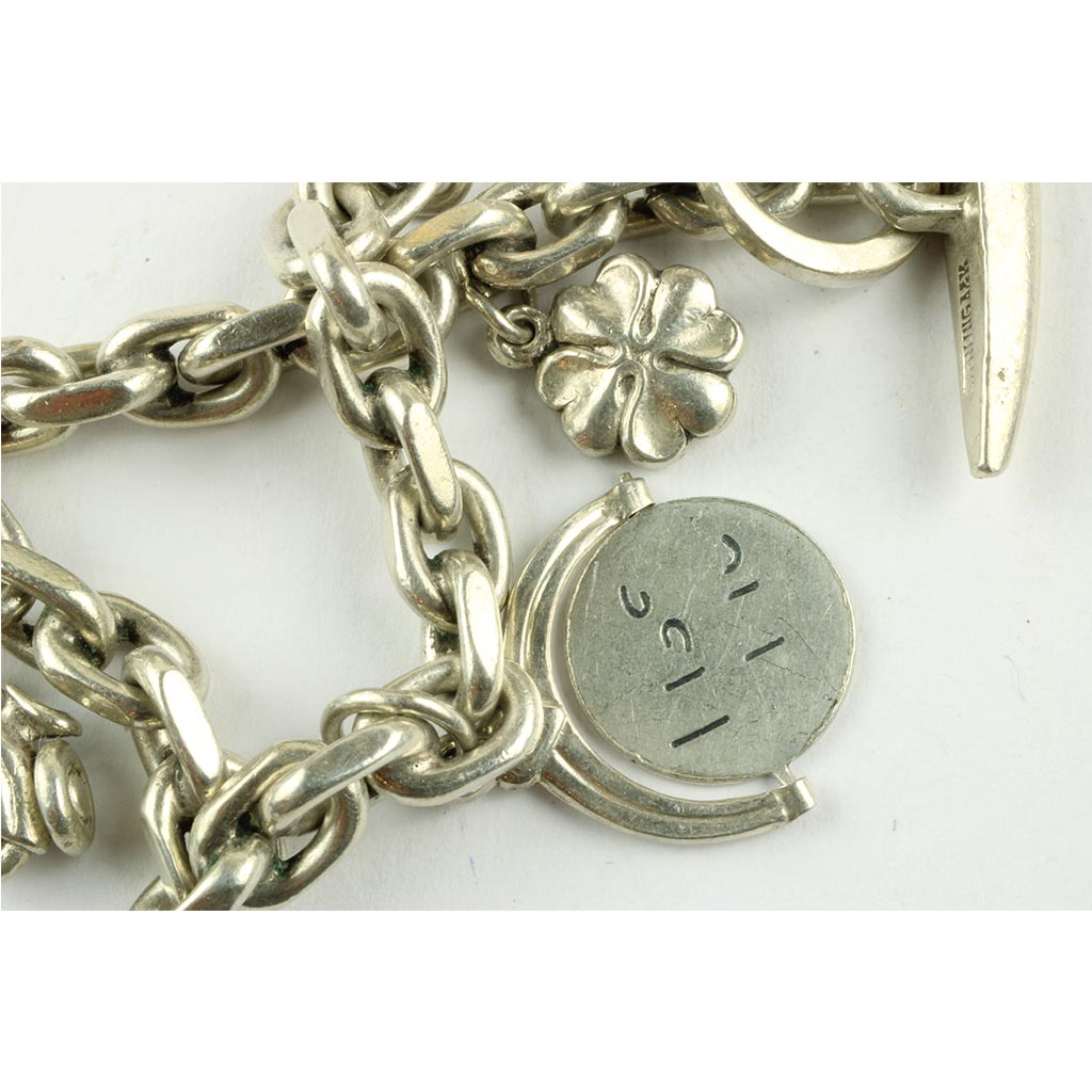 Aarre og Krogh armbånd af sterlingsølv med charms