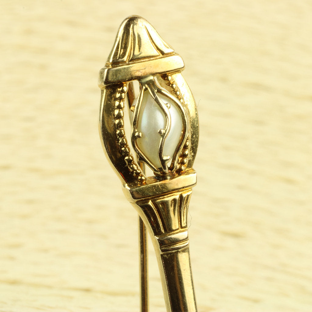 Antik fakkelformet broche med perle af 8K guld ca. år 1890