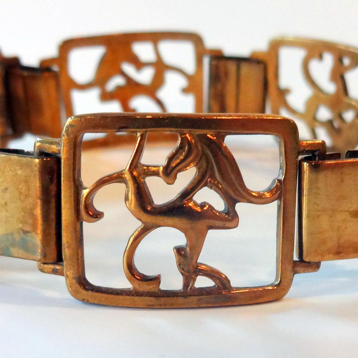 Armbåndet er sandsynligvis fremstillet omkring 1950