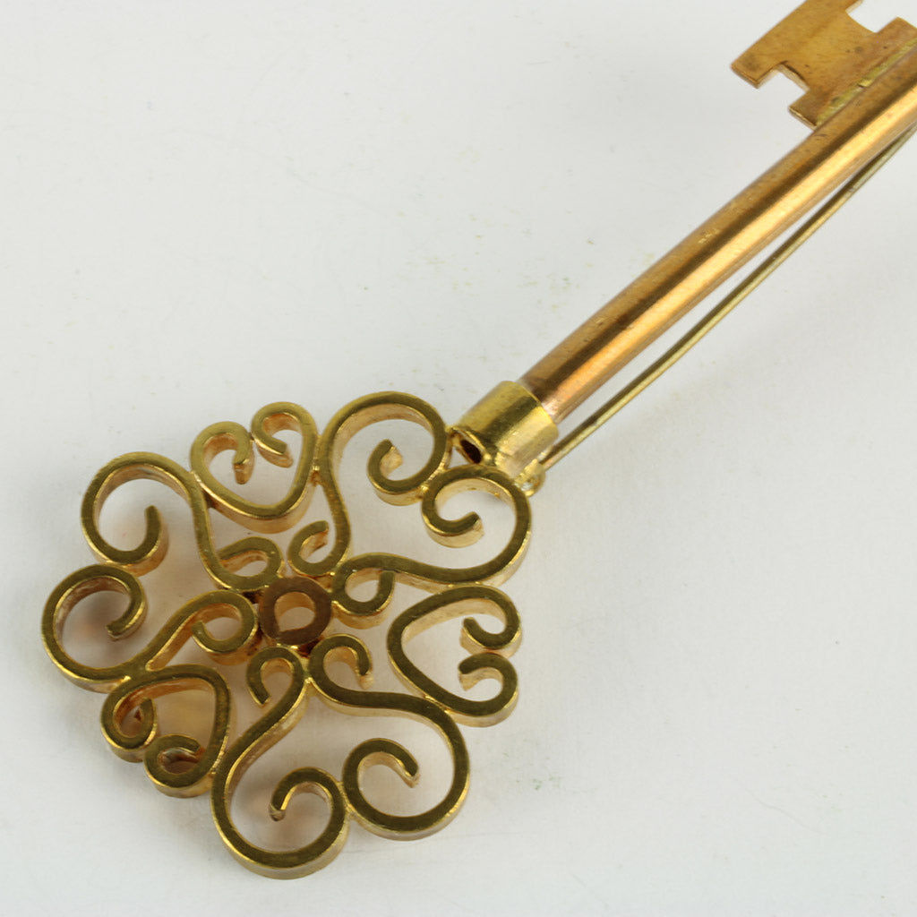 Broche med nøgle
