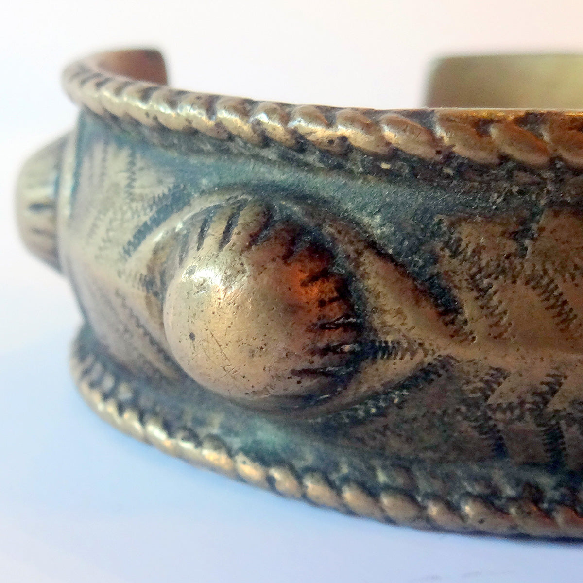 Antik armring fra Vestafrika støbt af bronze