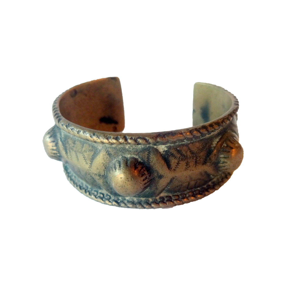 Antik armring af støbt bronze fra Vestafrika graveret