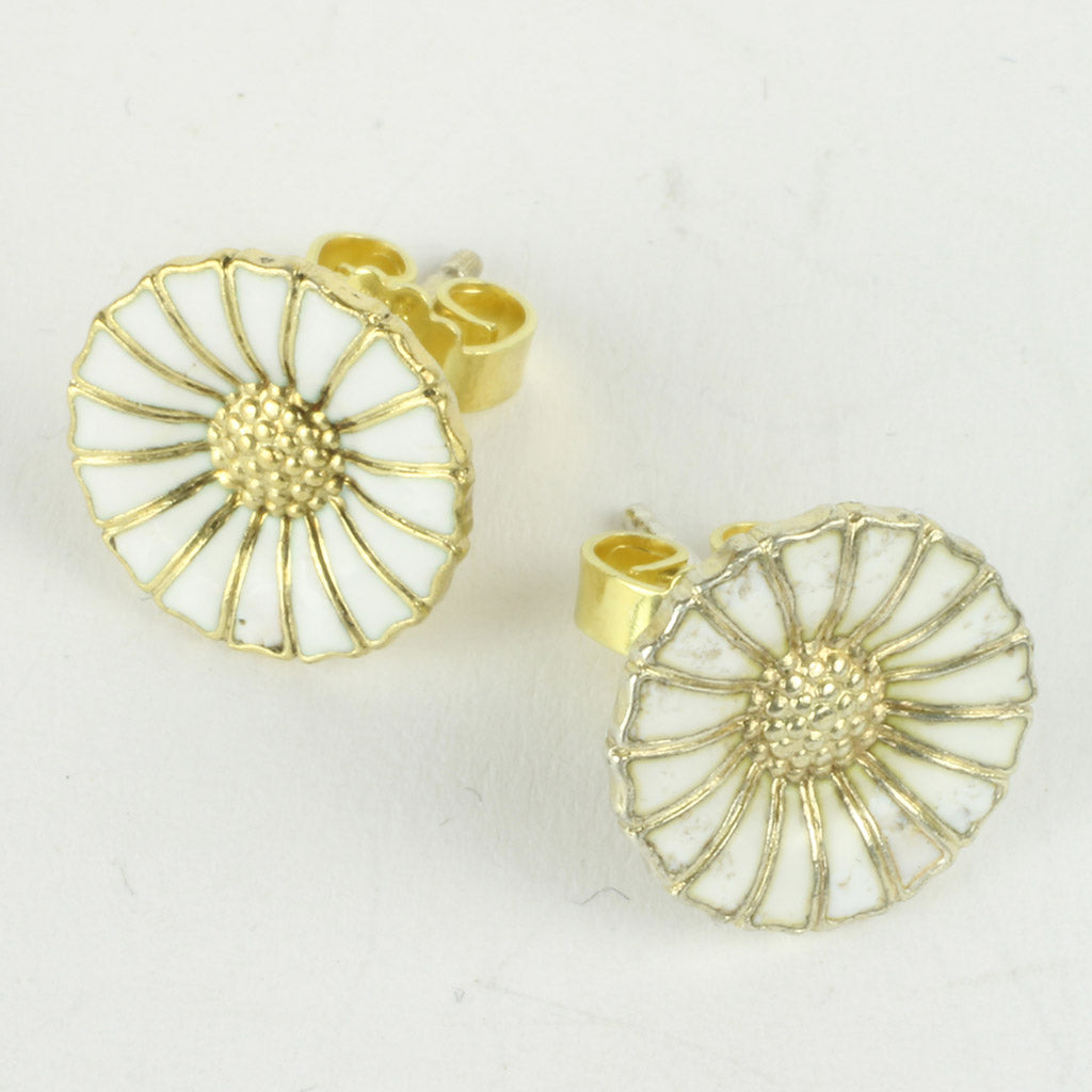 ørestikker med motiv af margueriteblomster fra Georg Jensen