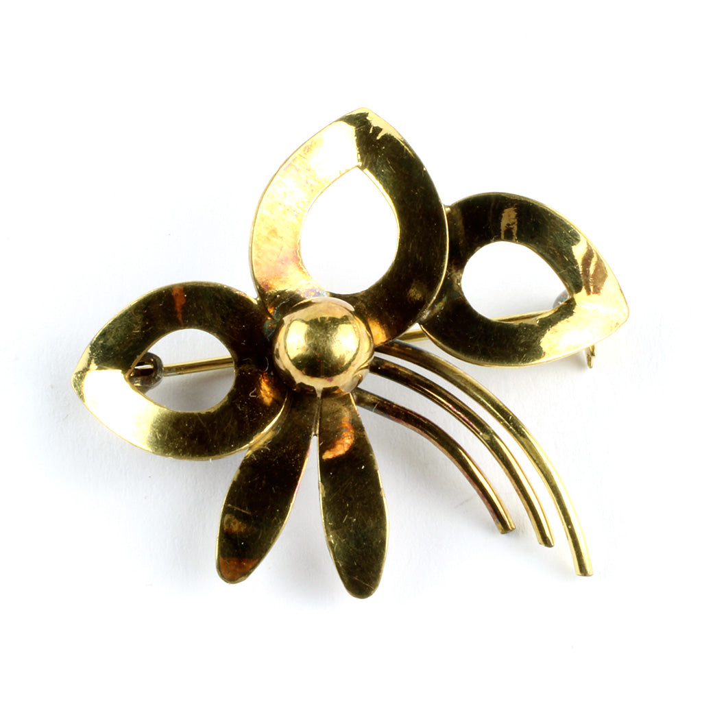 Broche af forgyldt metal bagpå stemplet ERICA AM DOUBLET