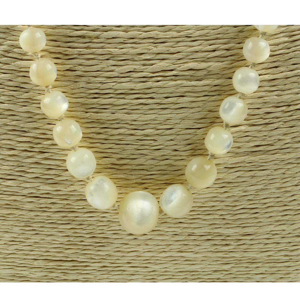 Halskæde af drejet perlemor