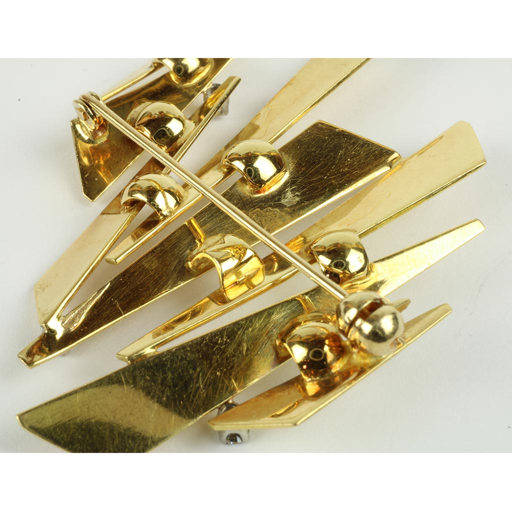 Brochen er bagpå stemplet 750 samt ukendt mestermærke