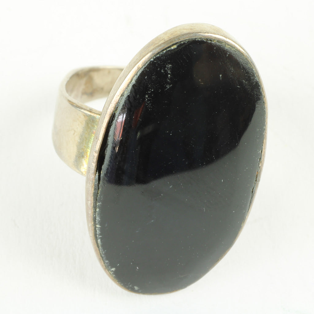 Ring af sterlingsølv med i sat onyx stemplet DS samt 925.