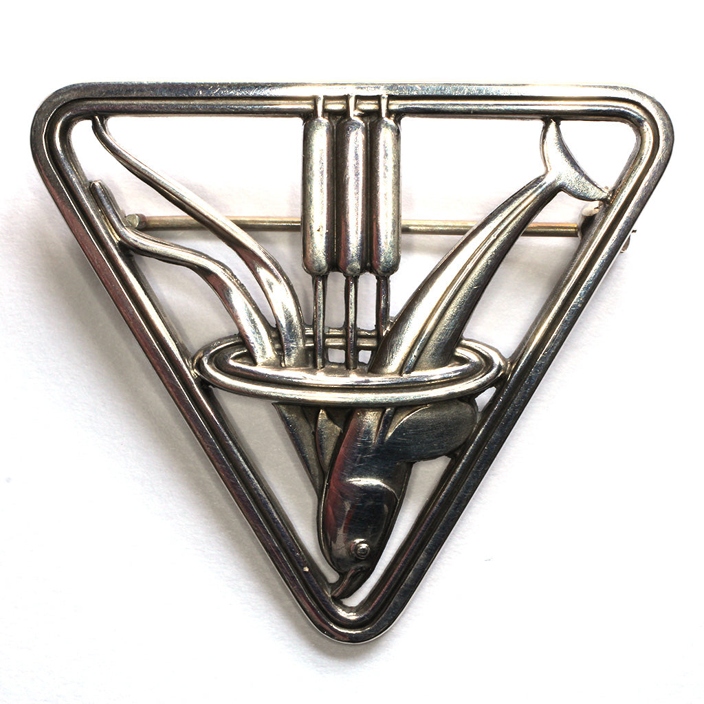 Broche fra Georg Jensen af sterlingsølv med motiv af delfin
