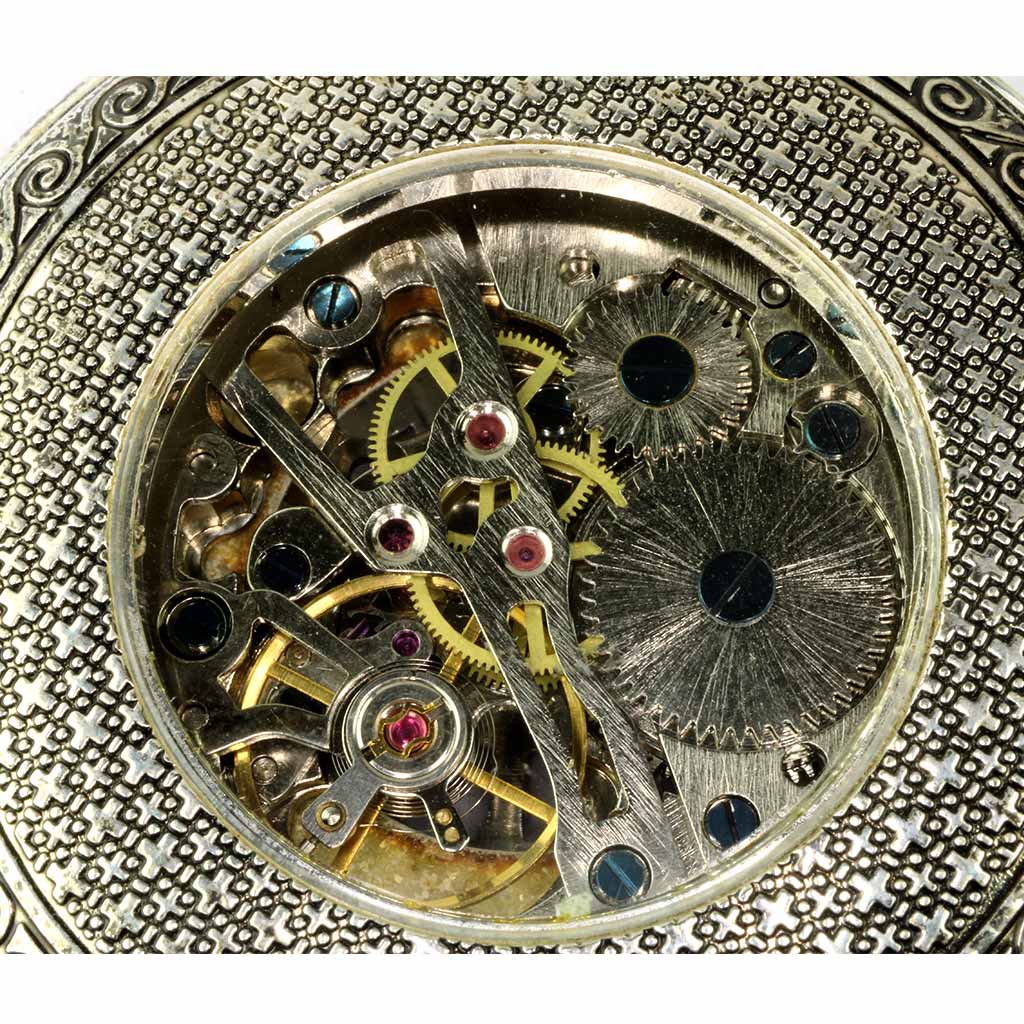 Uret har et mekanisk ankerværk og rubinlejer