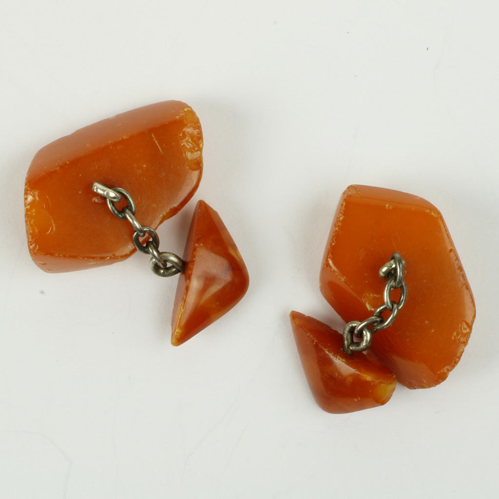 fremstillet af gult mælkerav skåret og poleret og sammensat