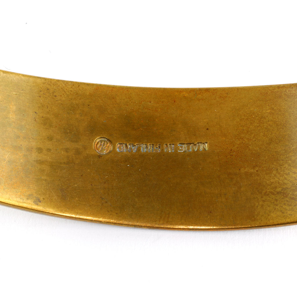 Armbåndet kan åbnes og indvendigt stemplet MADE IN FINLAND