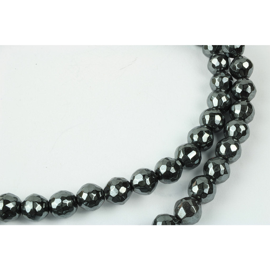 Halskæden er monteret med stålwire og magnetlås