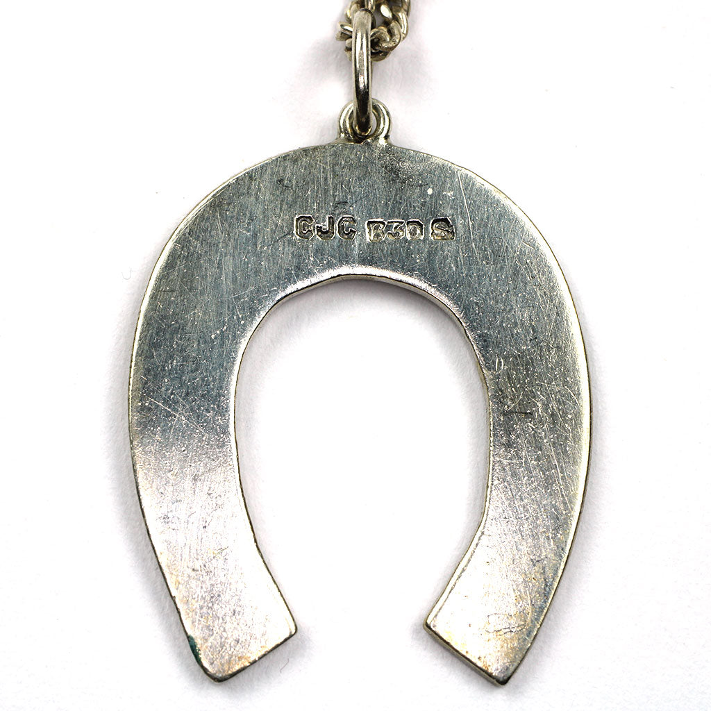 Vedhæng af sølv På bagside mestermærke CJC samt 830S