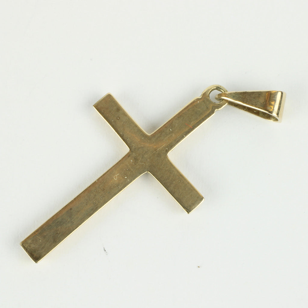 Det lille kors af 8 kt. guld er af god gedigen kvalitet