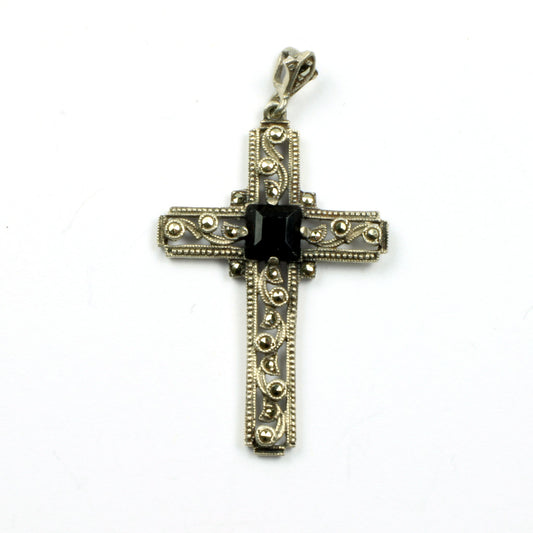 Fint lille kors stemplet 830S af sølv med filigran