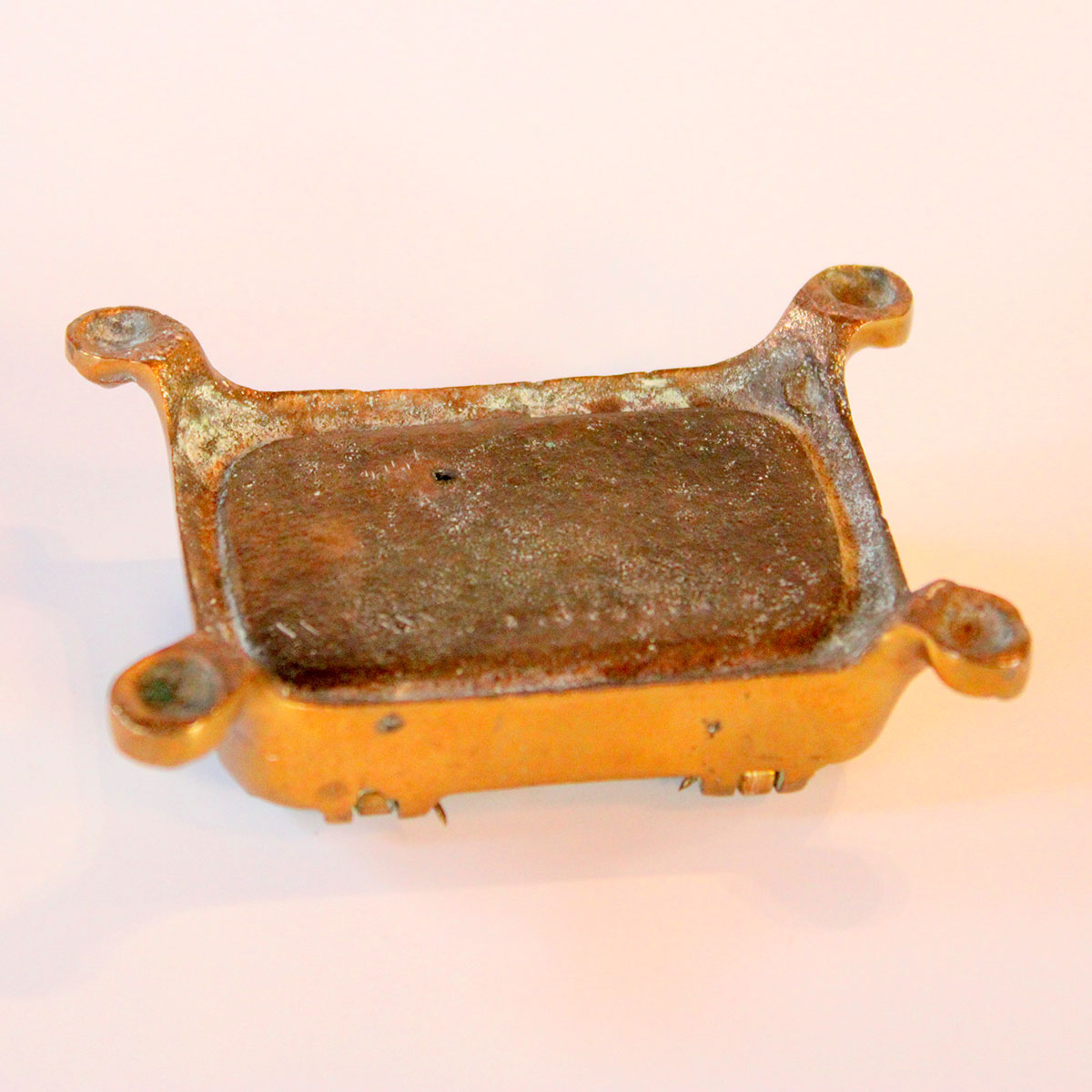 Lille smykkeskrin af bronze