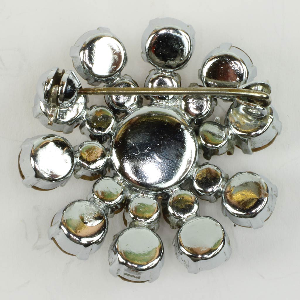 Broche med simili