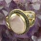 ring fra ca. 1910 bestående af cabochon slebet sten antagelig rosenkvarts