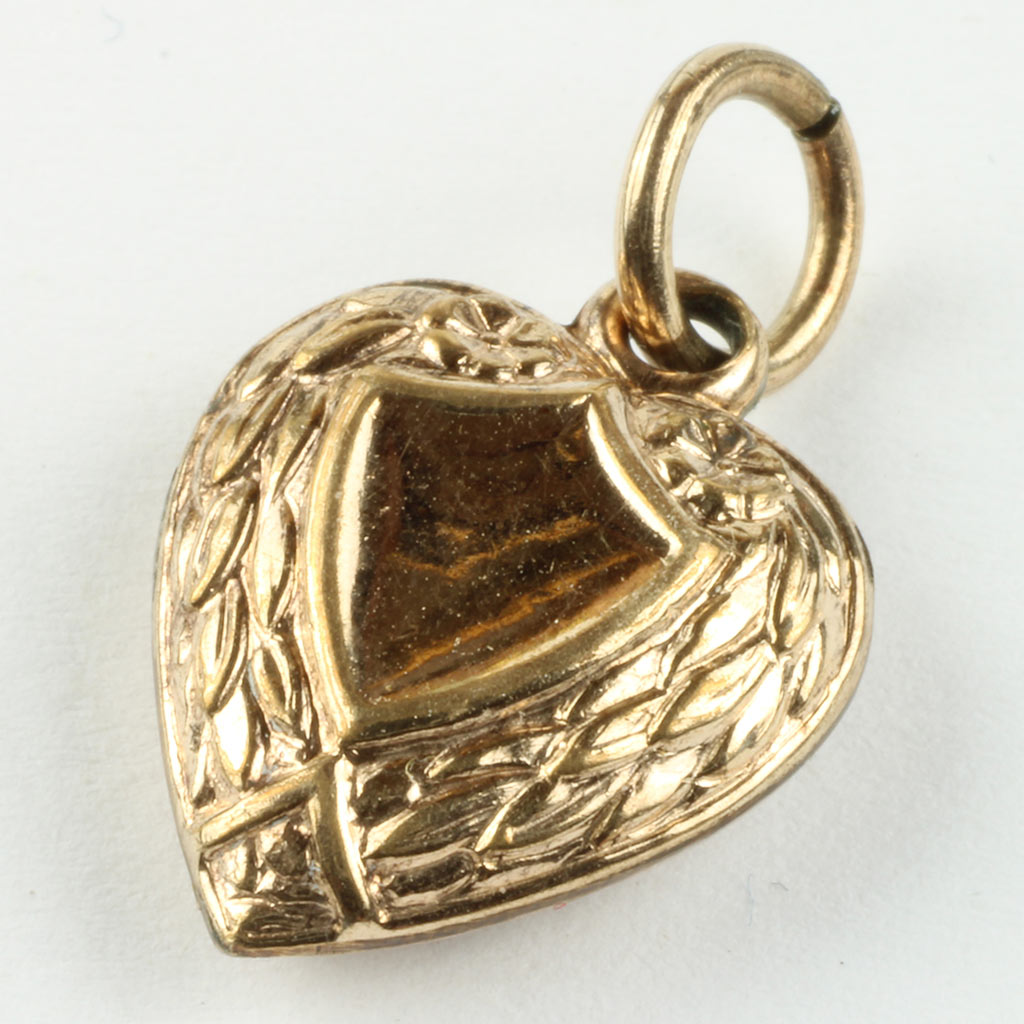 hjerte fremstillet af guldblik (påvalset guld på messing) fra ca. 1900.