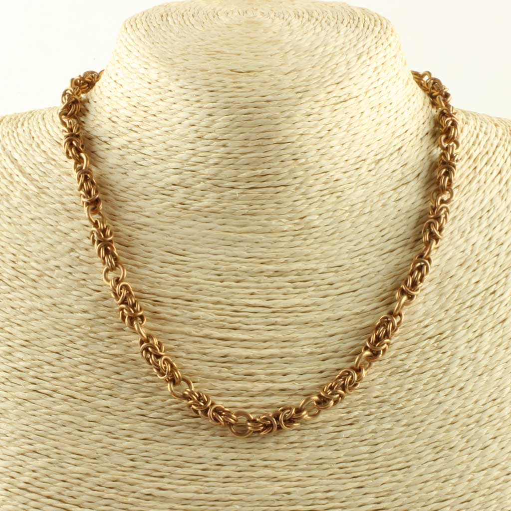 Halskæde fremstillet i kongemønster (lidt vikingestil) af bronze