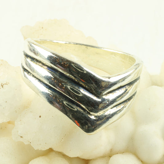 Organisk formet ring af sølv, ej stemplet - men sandsynligvis sterlingsølv