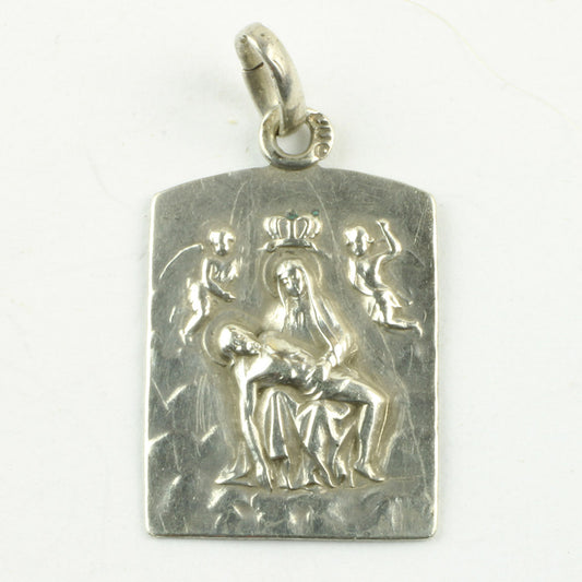 Fin lille sølv relief med Maria og Jesus samt to engle i utydelig stemplet sølv