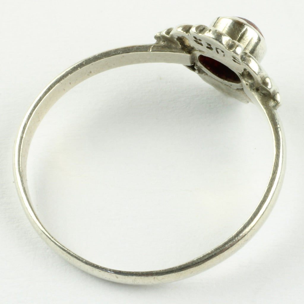 Antik ring af sølv med rød sten ca. år 1920 - str: 53
