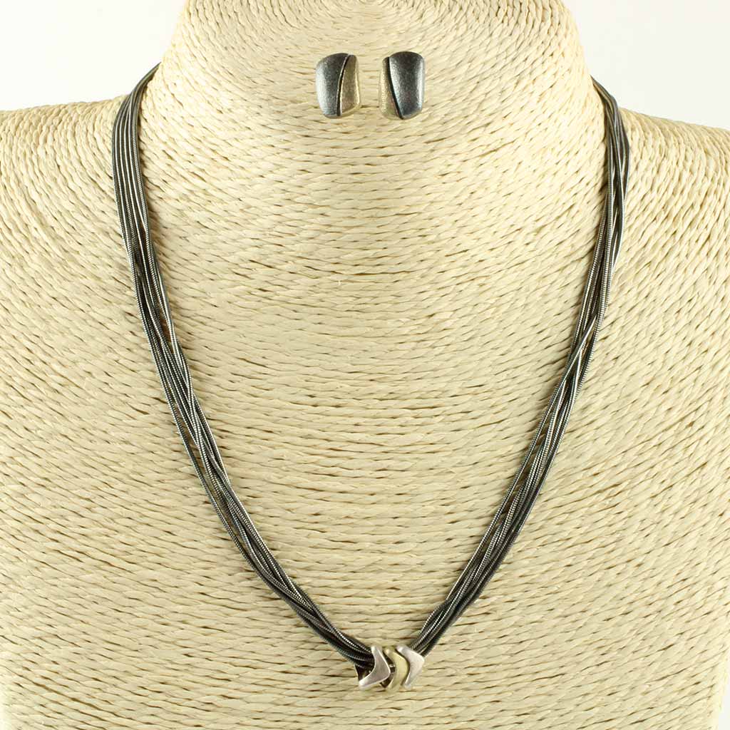 Jens Aagaard Smykkesæt bestående af halssmykke bygget af seks rader sølvkæde