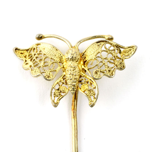 Lille sommerfugl af filigran i gulddoublet monteret med nål