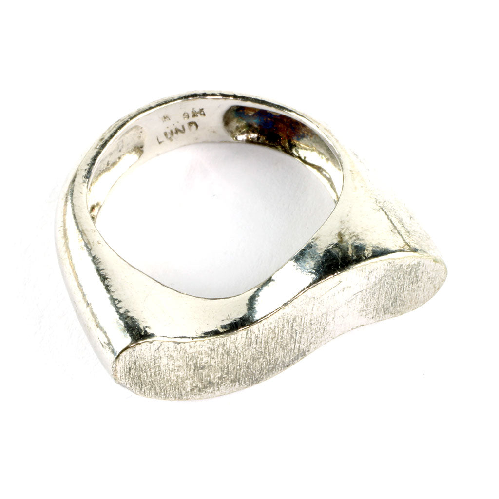 Moderne ring af sølv fremstillet  guldsmed Flemming Lund