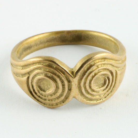 Ring støbt i bronze i vikingestil