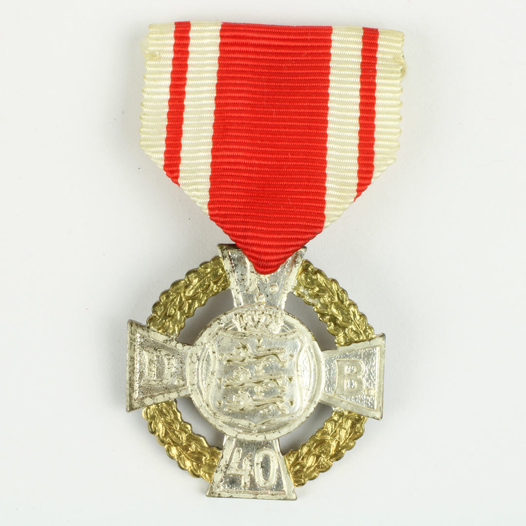 Medalje fremstillet af forgyldt og forsølvet metal fra De Danske Forsvarsbrødre
