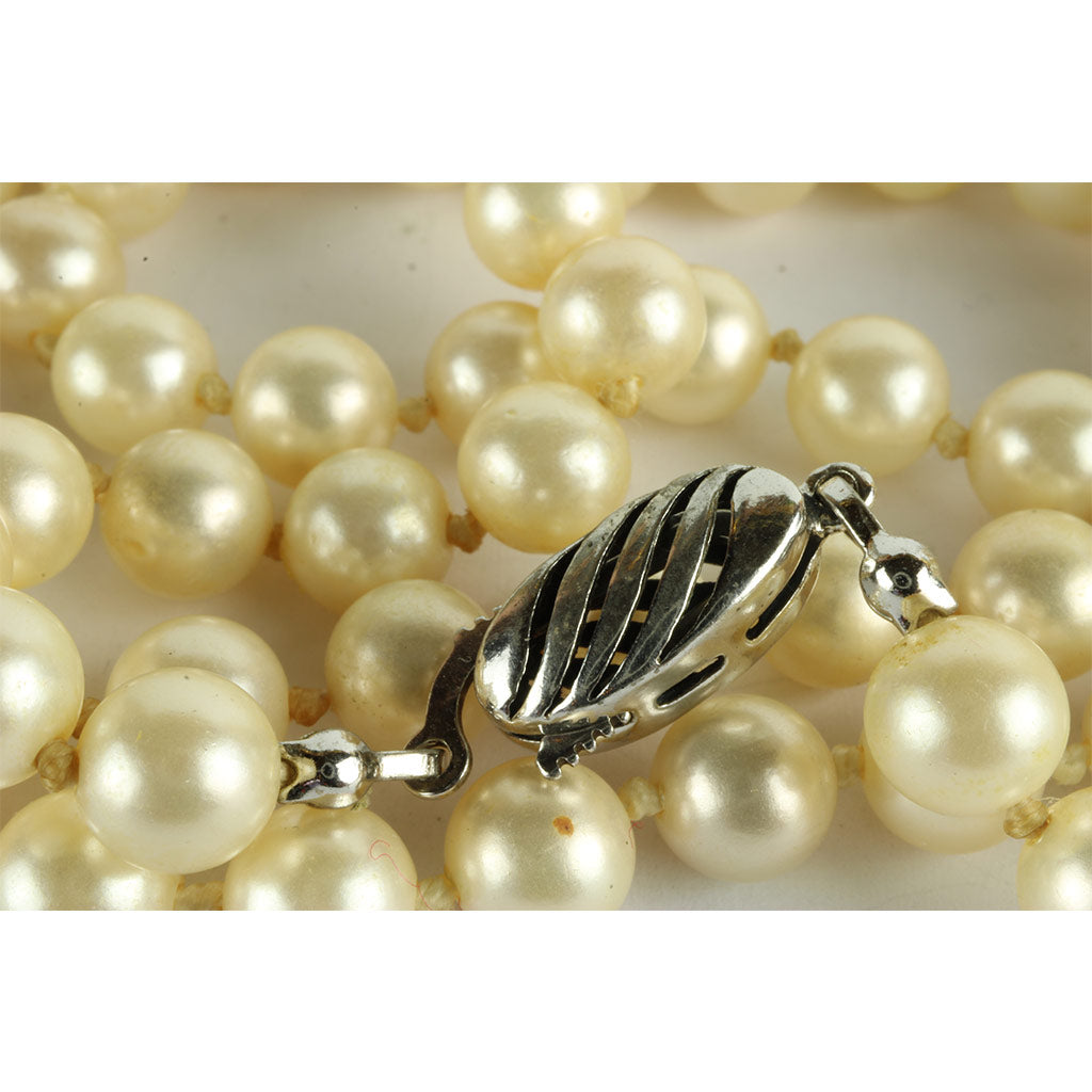 Lang halskæde af kunstige perler sandsynligvis murano