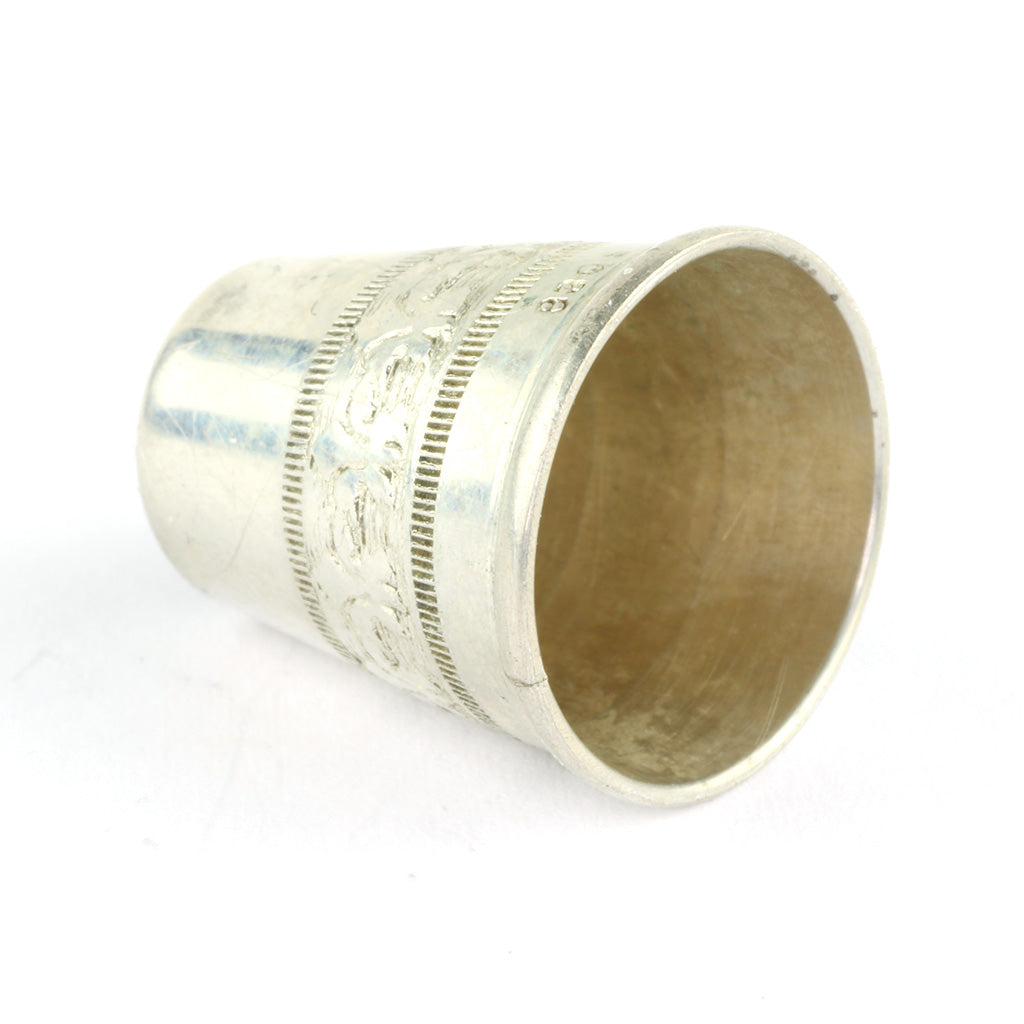 fingerbøl af sølv fra med i sat lilla flus stemplet 830S