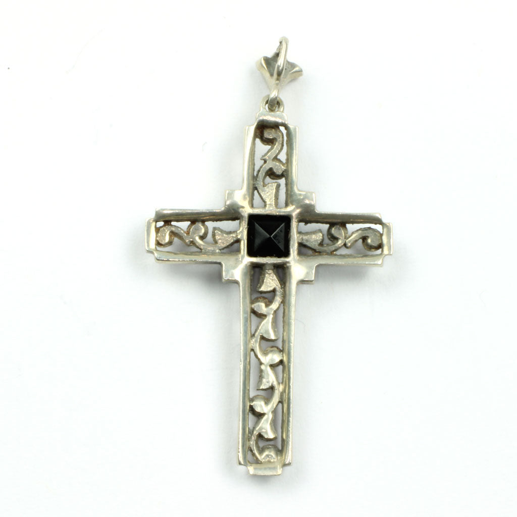 Kors med filigran, firkantet onyx og ca. 24 slebne hæmatit